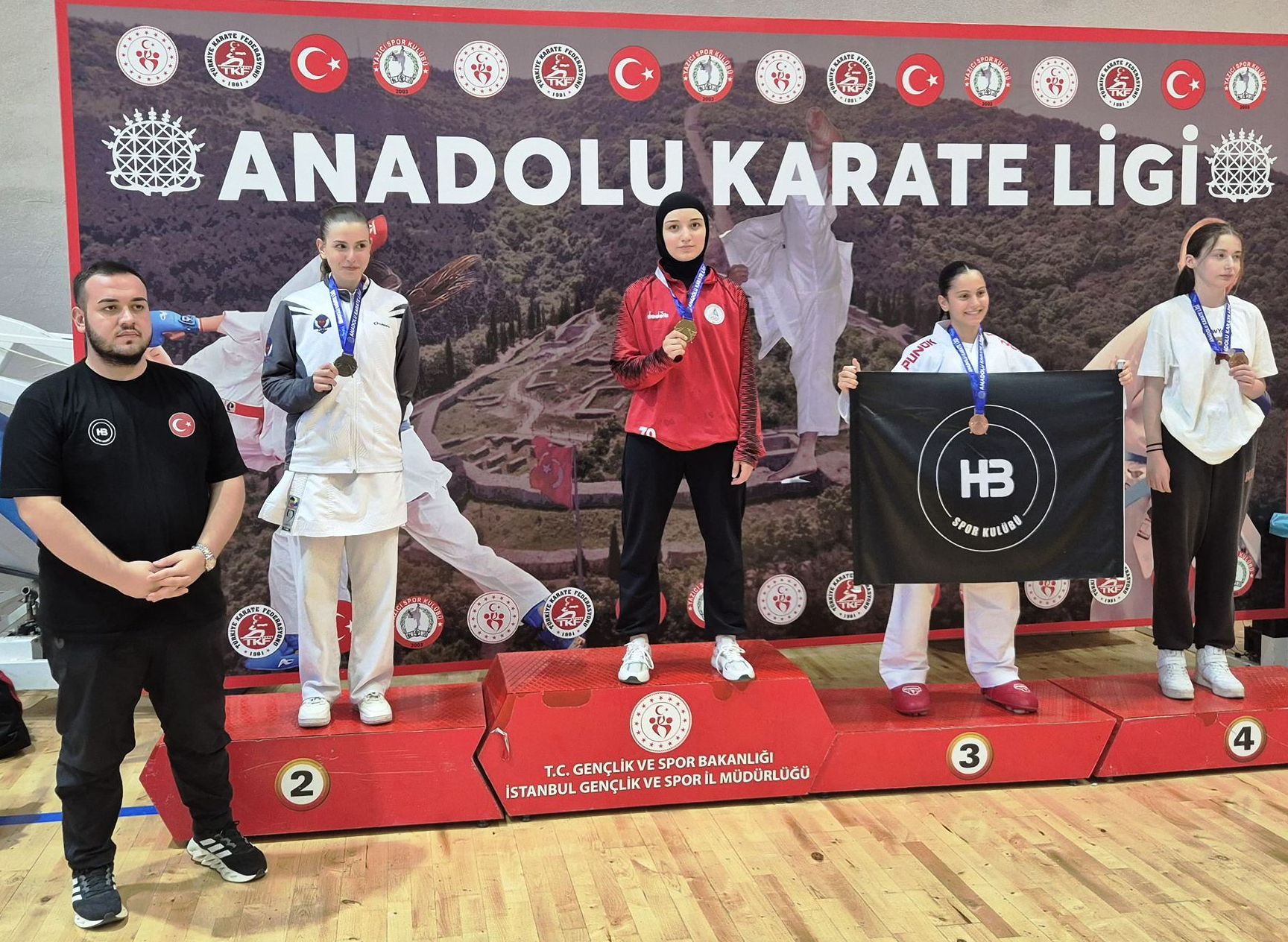 Karate Anali̇gden Körfez Gb 14 Madalya Aldi 2