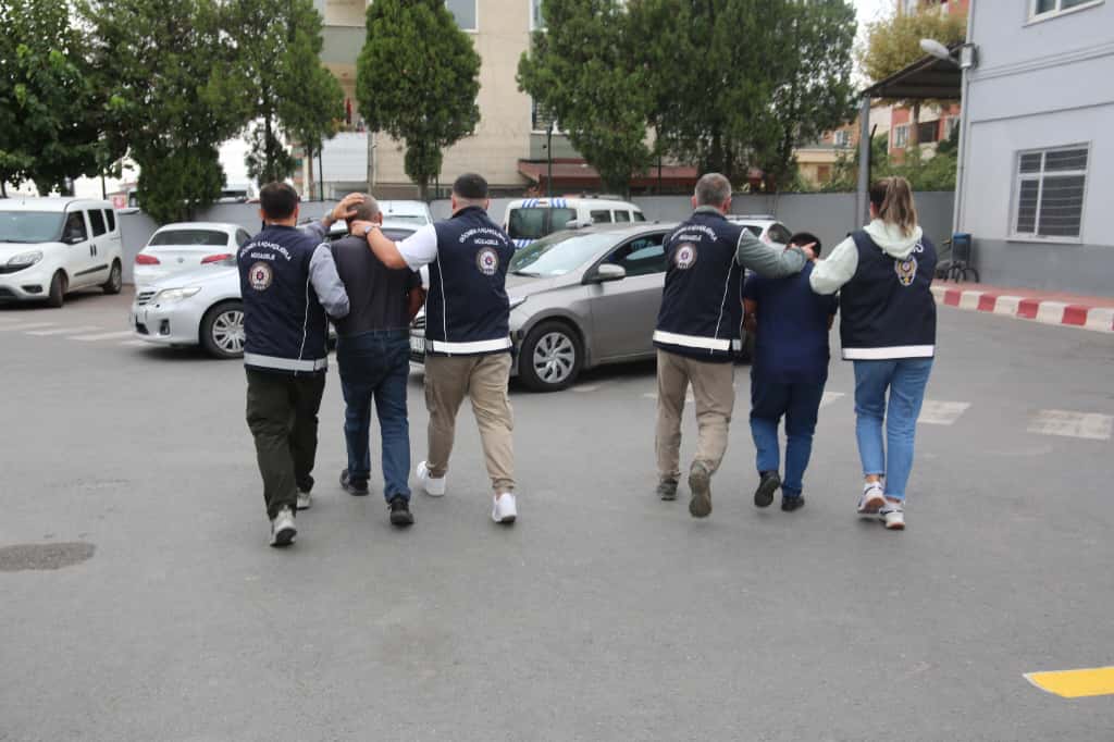Kartepe’de Operasyon! 1 Kişi Tutuklandı, 2 Göçmen Sınır Dışı Edildi (1)