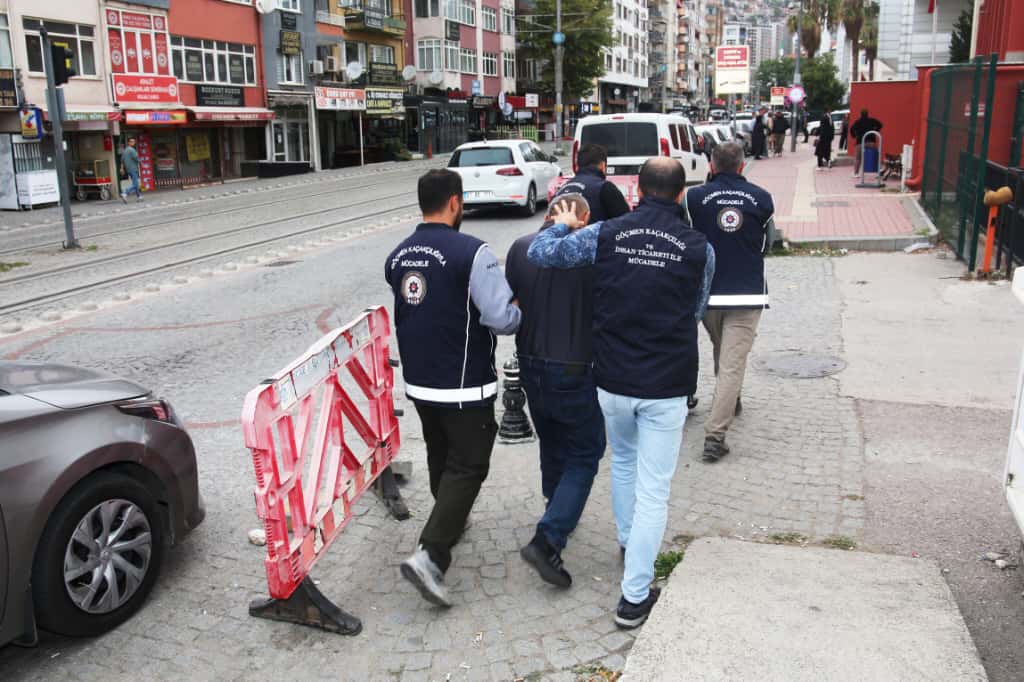 Kartepe’de Operasyon! 1 Kişi Tutuklandı, 2 Göçmen Sınır Dışı Edildi (4)