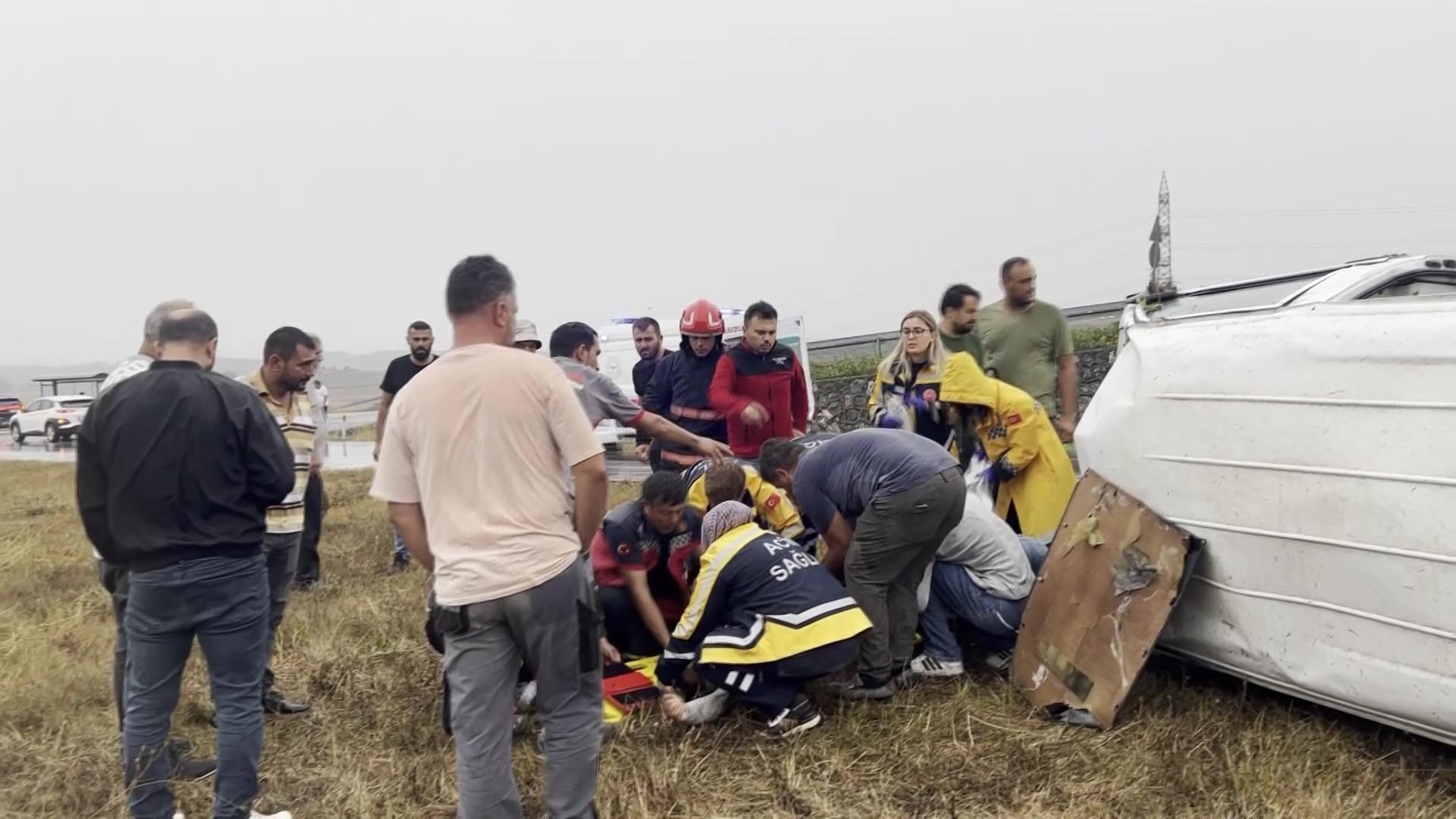 Kayganlaşan Yol Kazaya Sebep Oldu! 3 Yaralı 03