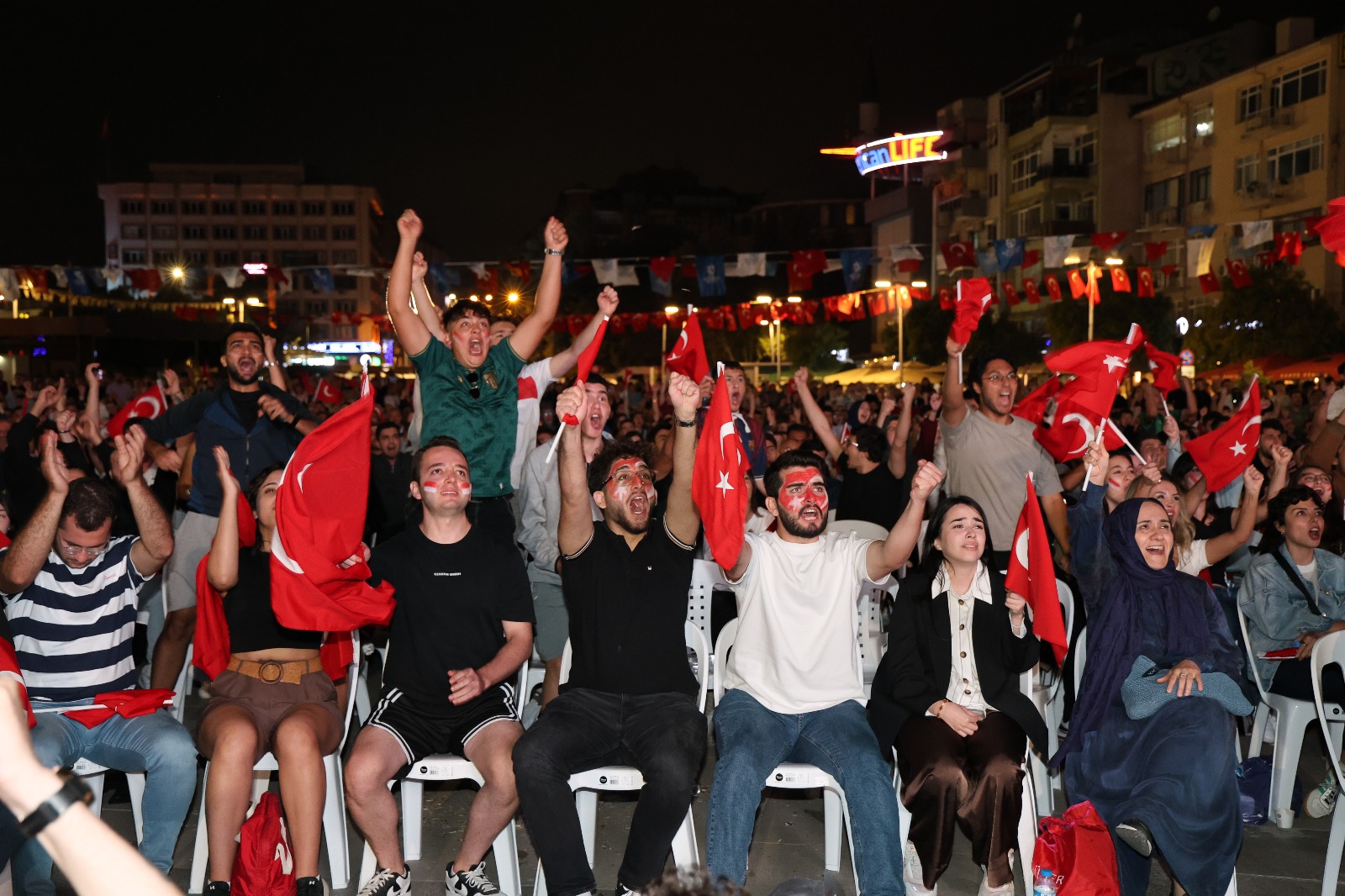 Kent Meydanı, 12 Dev Adam'ın Final Heyecanına Sahne Oldu (1)