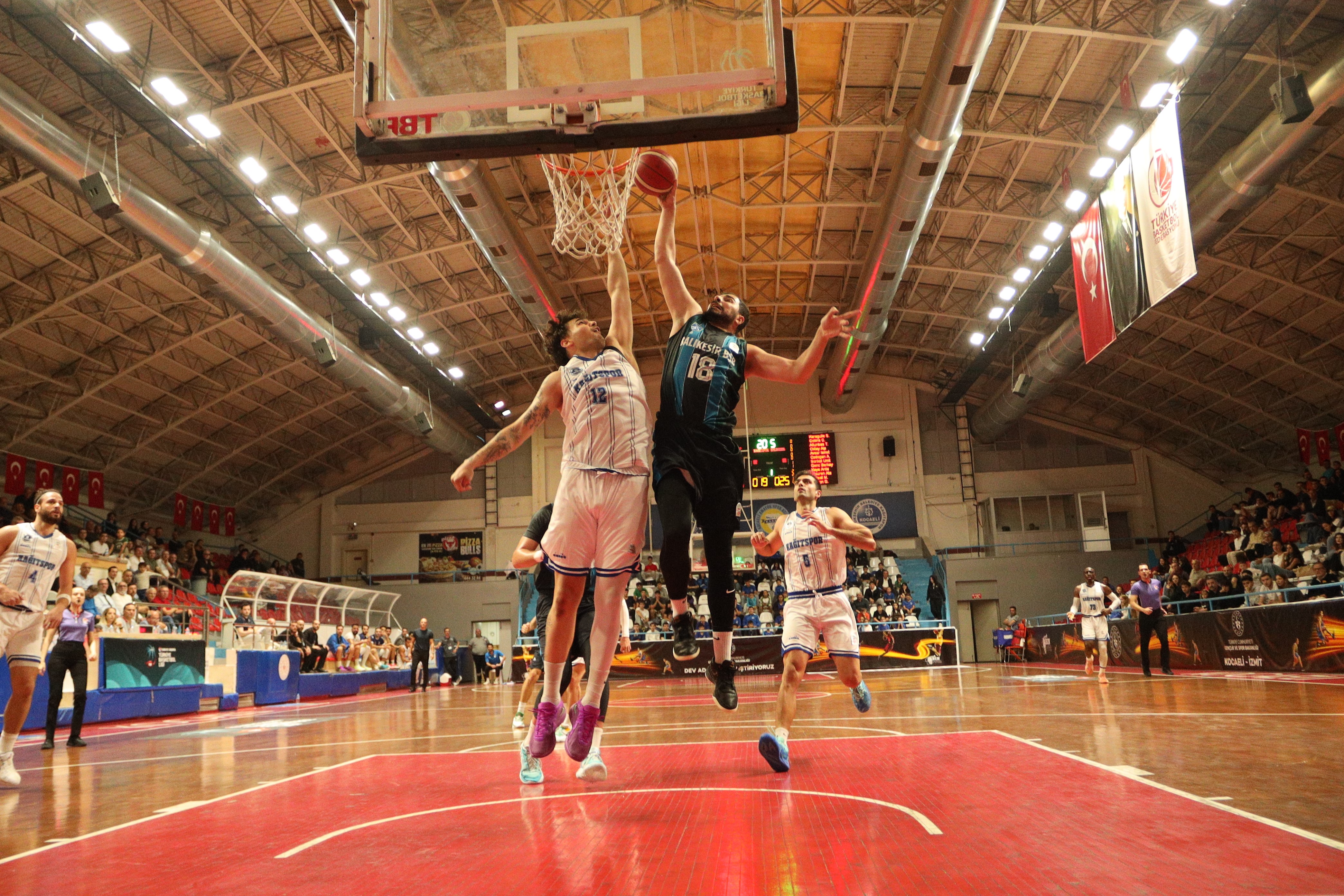 Kocaeli Bşb Kağıtspor Evinde Farklı Kazandı (4)