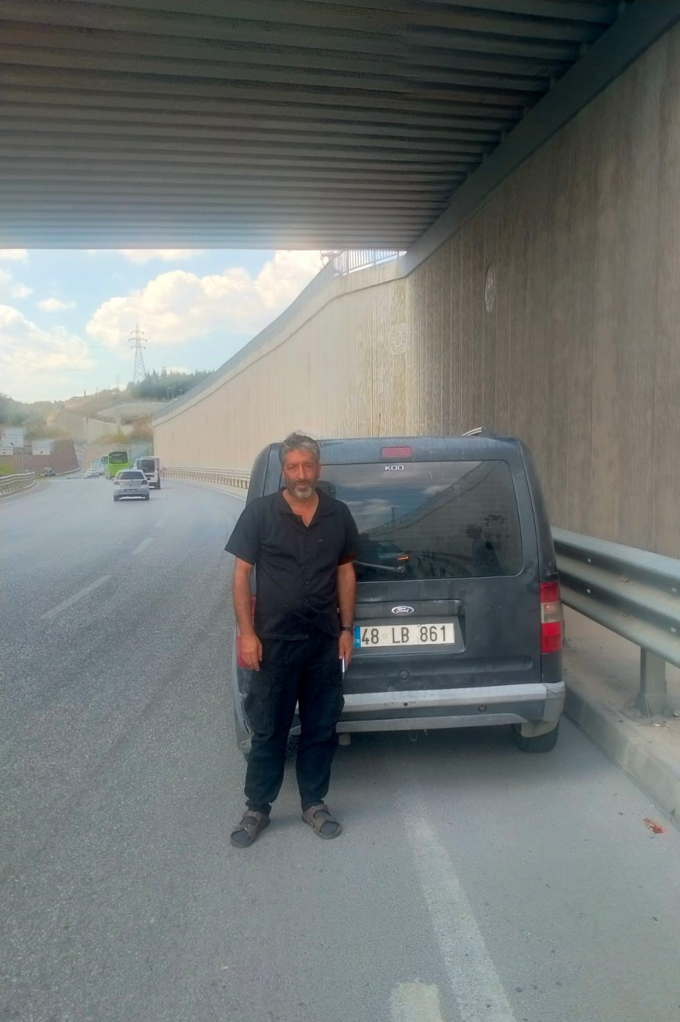 Kocaeli Zabıtasından Yakıtı Biten Aileye Yardım Eli (2)