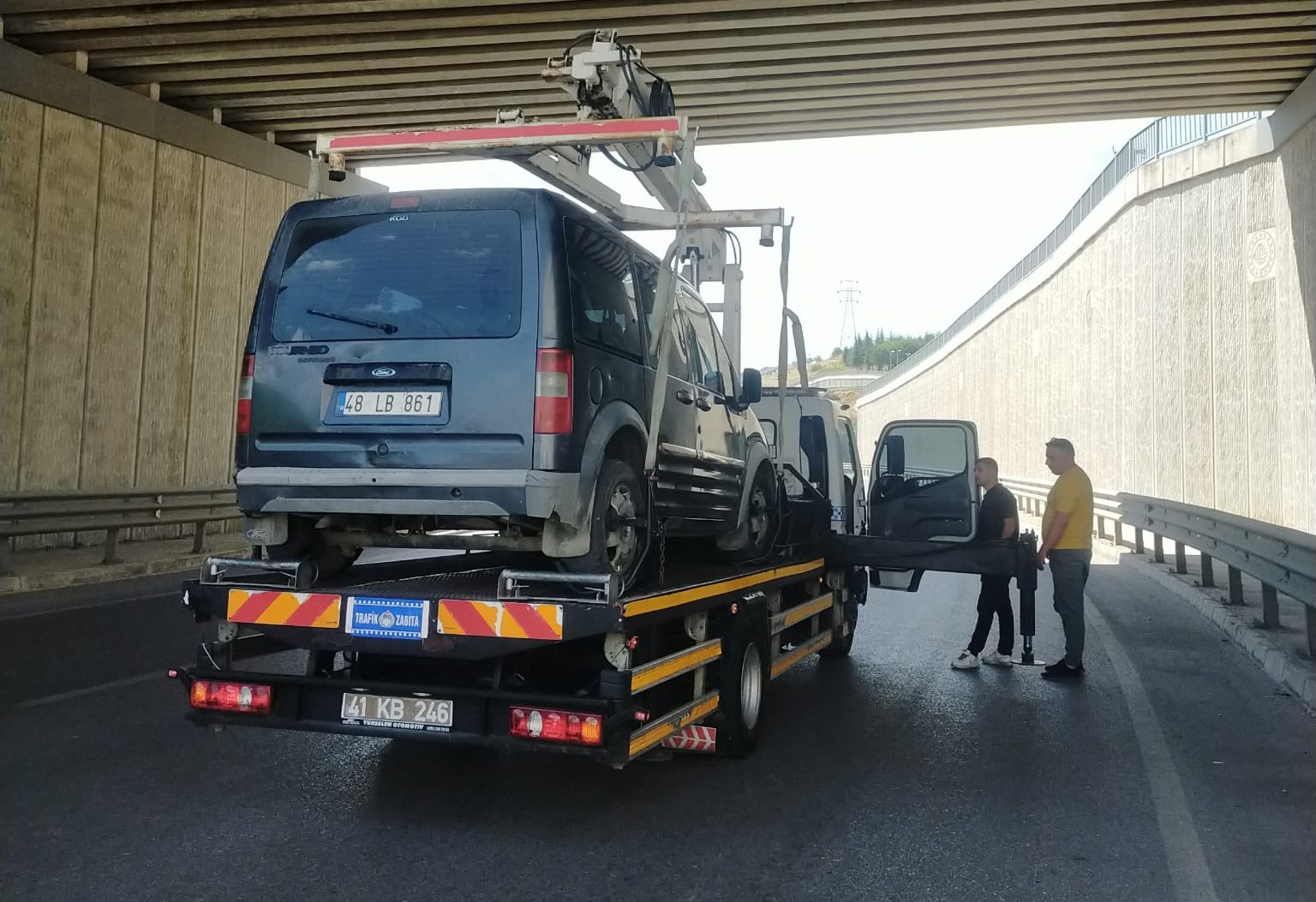 Kocaeli Zabıtasından Yakıtı Biten Aileye Yardım Eli (3)