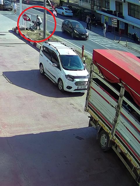 Kocaeli’de Bir Vatandaş Zıplayarak Ölümden Döndü! O Anlar Kameraya Böyle Yansıdı 03