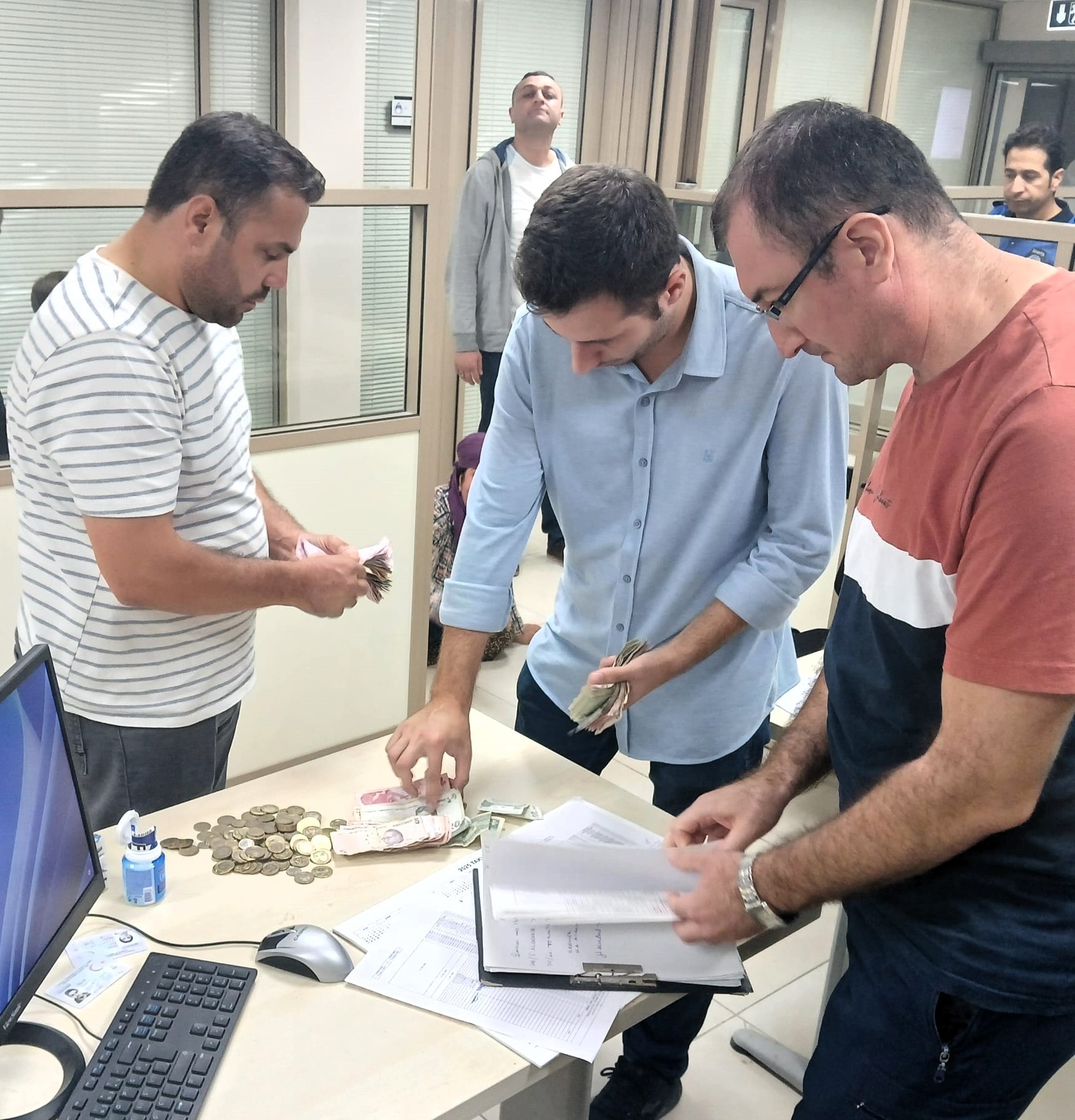 Kocaeli’de Dilenci Operasyonu! Bakın Üstlerinden Ne Kadar Para Çıktı 01