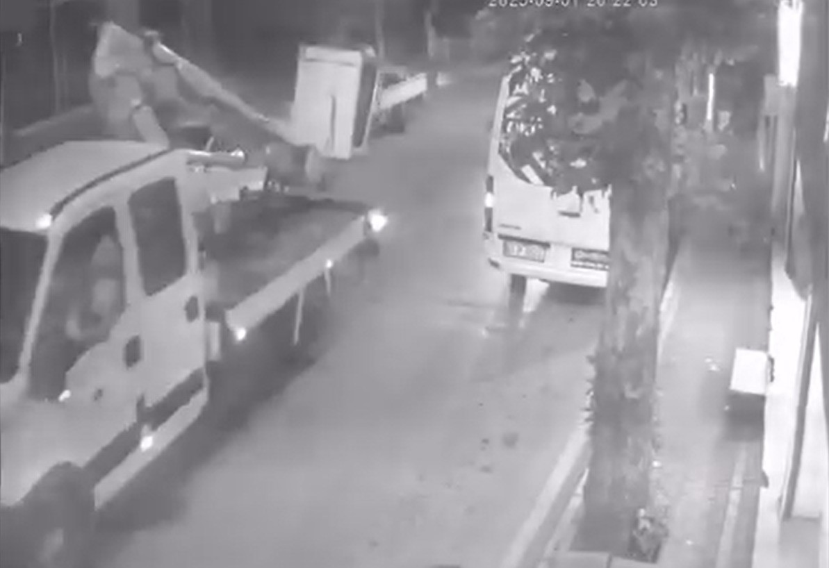 Kocaeli’de Gece Yarısı Kocaelispor Bayrağı Operasyonu 02