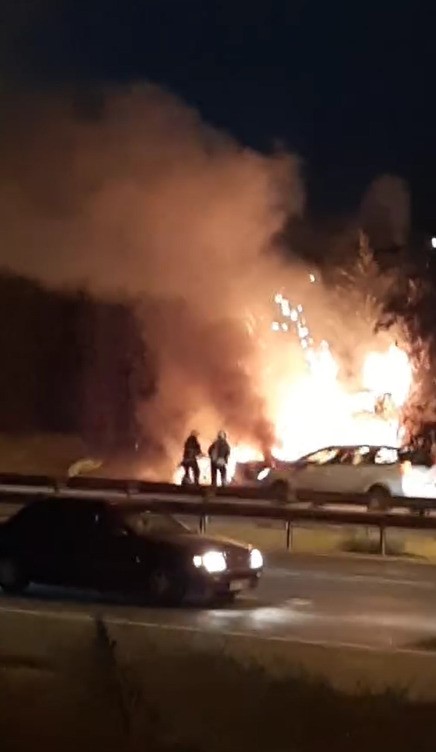 Kocaeli’de Seyir Halindeki Araç Alev Aldı 01
