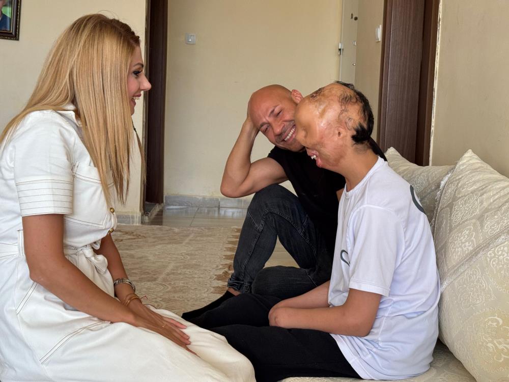Kocaelili Zeynep Öğretmen, Yüksekova’daki Yaralı Çocuğu Ziyaret Etti (2)