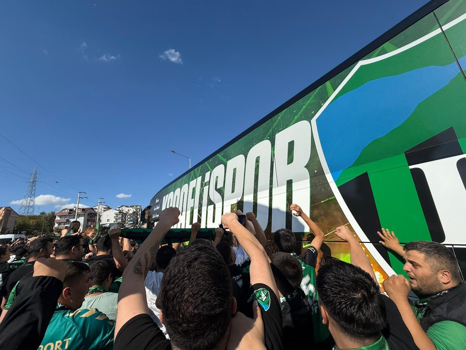 Kocaelispor – Rizespor Maçı Öncesi Stadyum Doldu Taştı (1)