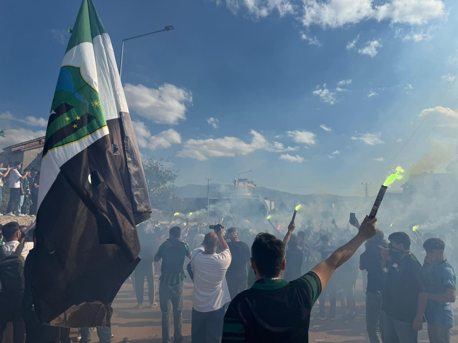 Kocaelispor – Rizespor Maçı Öncesi Stadyum Doldu Taştı (2)
