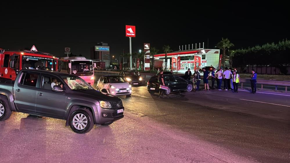 Körfez’de D 100 Karayolu’nda Feci Kaza 4 Yaralı (5)