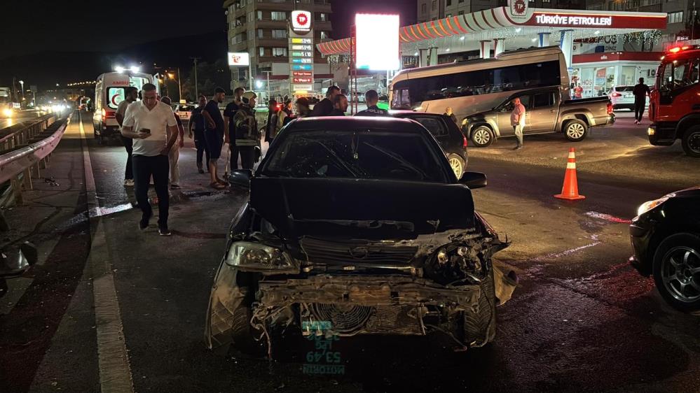 Körfez’de D 100 Karayolu’nda Feci Kaza 4 Yaralı (6)