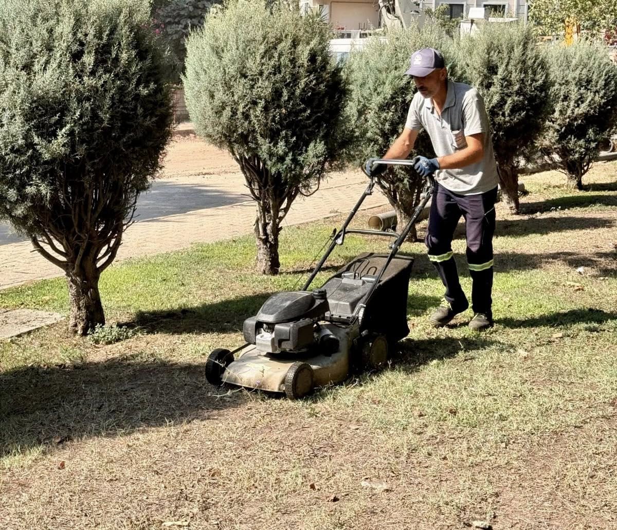 Körfez’de Park Ve Yeşil Alanlarda Bakım Çalışmaları Sürüyor
