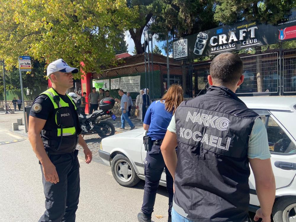 Okul Çevrelerinde Narkotik Uygulaması! 4 Araca 36 Bin 800 Tl Ceza (3)