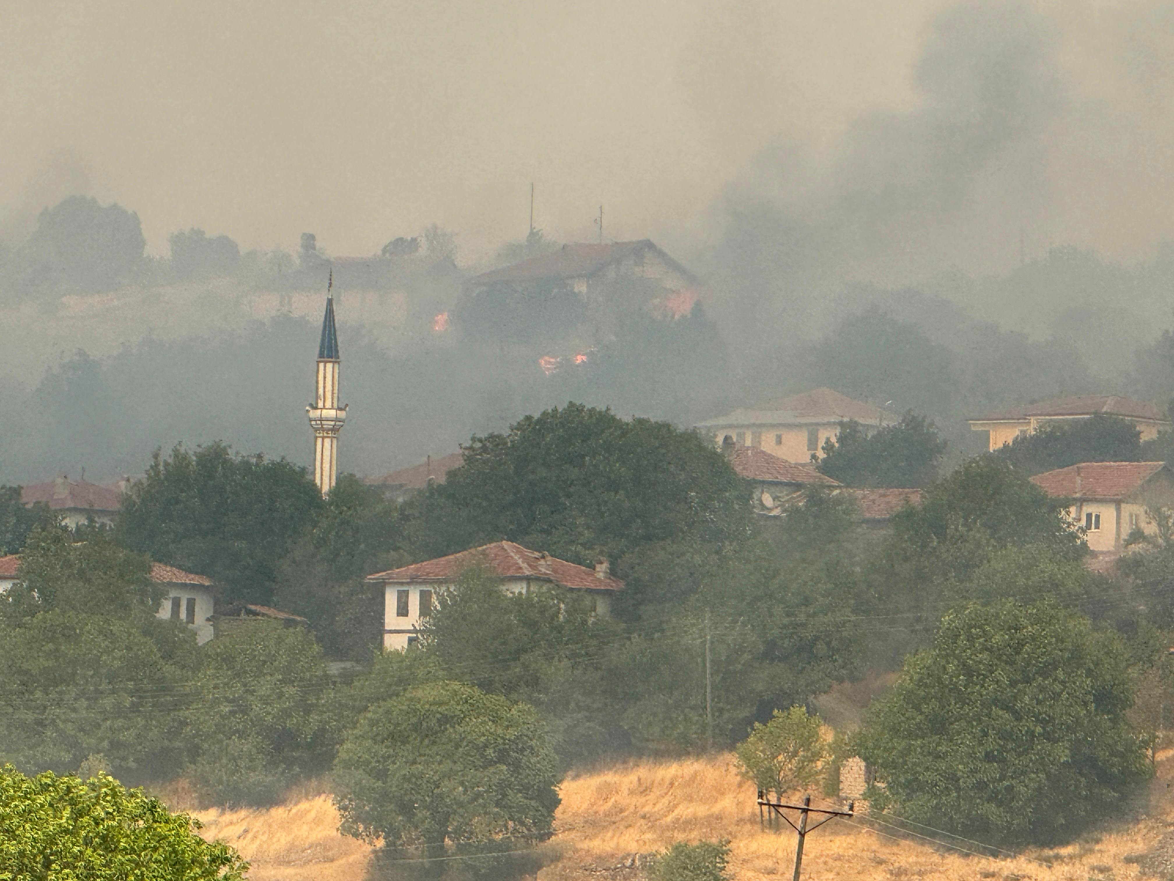 Orman Yangını Köye Ulaştı! Köylüler Tahliye Ediliyor 01