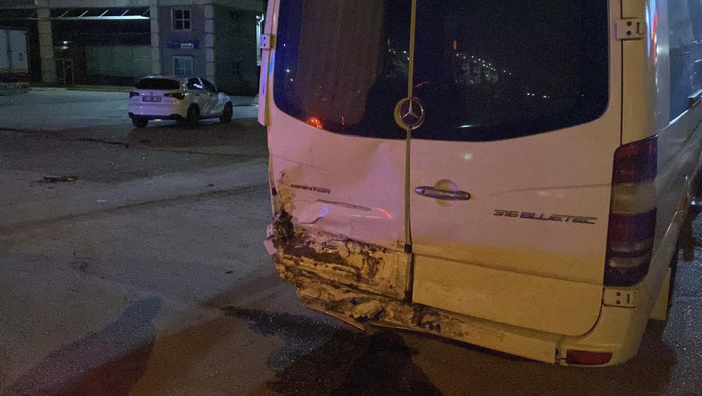 Otomobil Tıra Saplandı, 4 Kişi Ağır Yaralı (4)