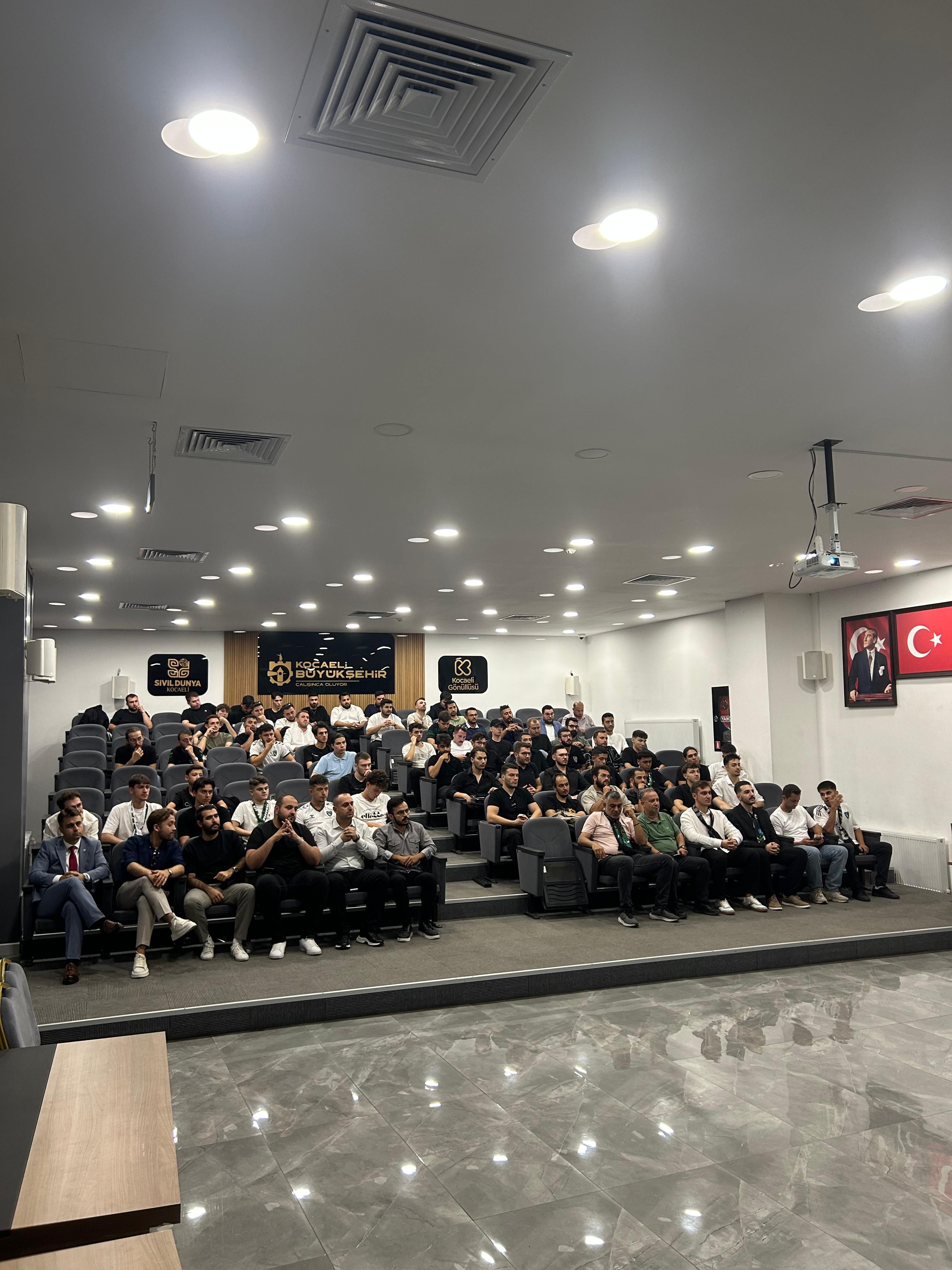 Üniversite Hodri Meydan Yeni Yönetimle Geleceğe Yürüyor