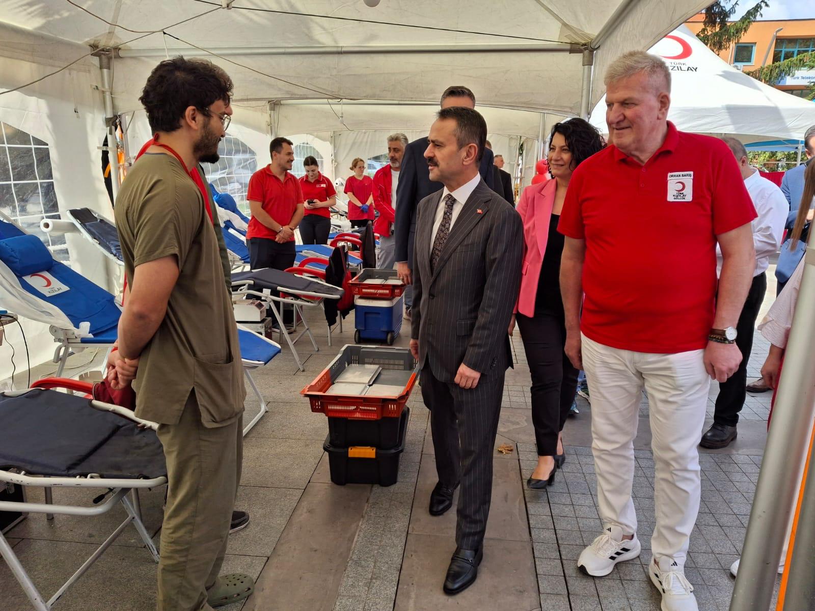 Vali Aktaş’tan Kan Bağışına Tam Destek (3)