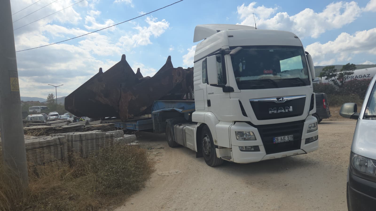 Yolcu Otobüsü Tir’a Çarptı! 3 Yaralı 3