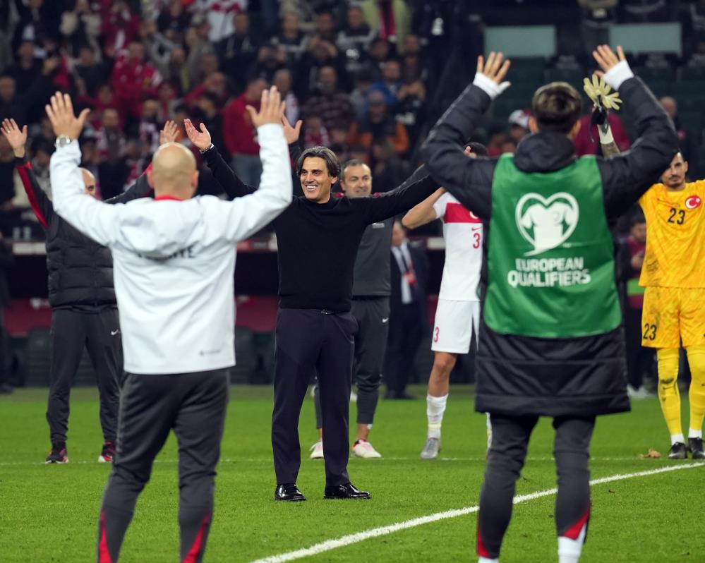 A Milliler’den Taraftara Coşkulu Üçlü (4)