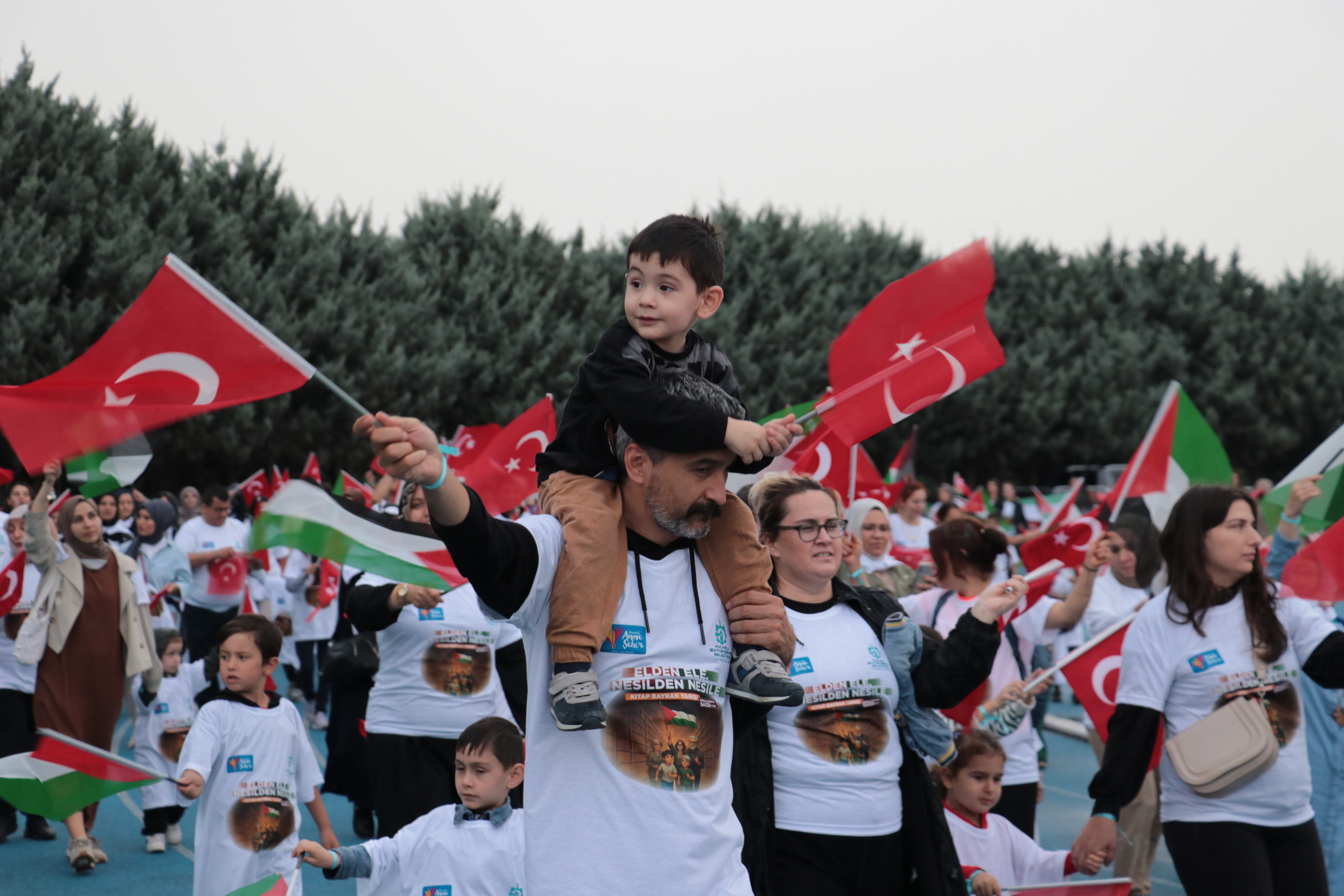 Aileler Kitap Bayrak Yarışı’nda Gazze İçin Koştu (3)