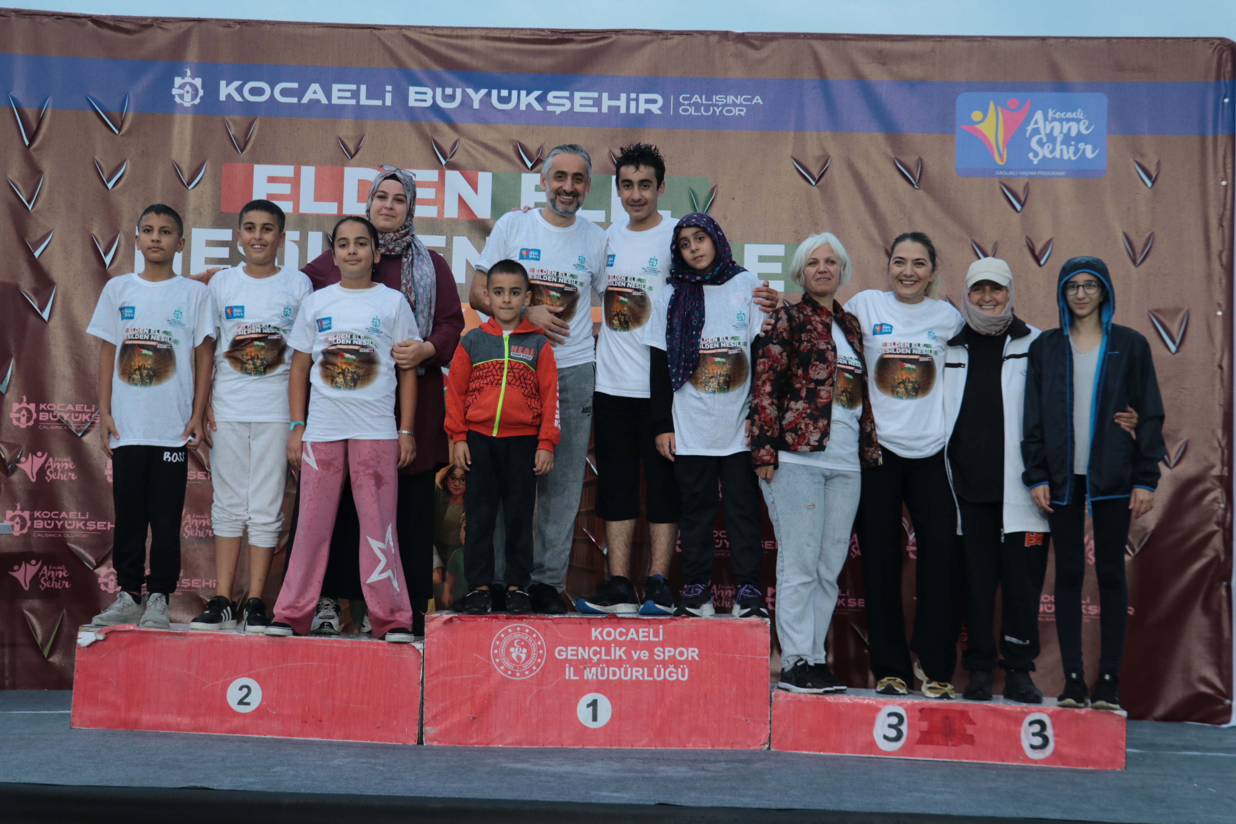 Aileler Kitap Bayrak Yarışı’nda Gazze İçin Koştu (6)