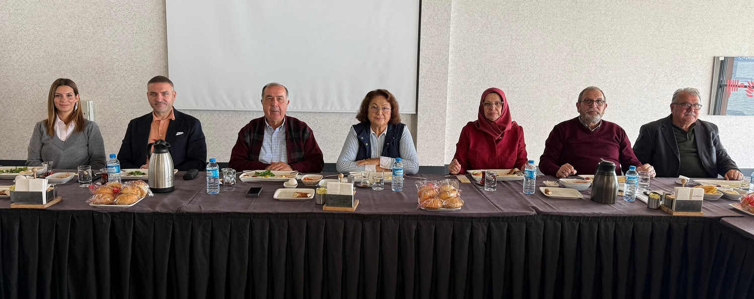 Akça Koca Platformu'ndan Başarı Öğrencilere Plaket 1