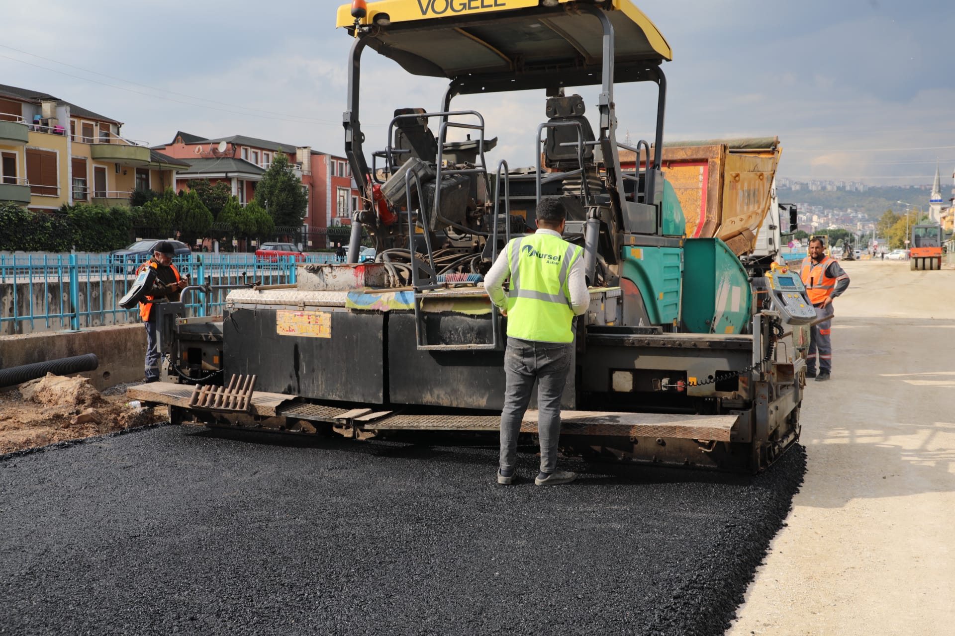 Alikahya Fatih Mahallesi’nde 2300 Ton Asfaltla Yollar Yeniliyor (4)
