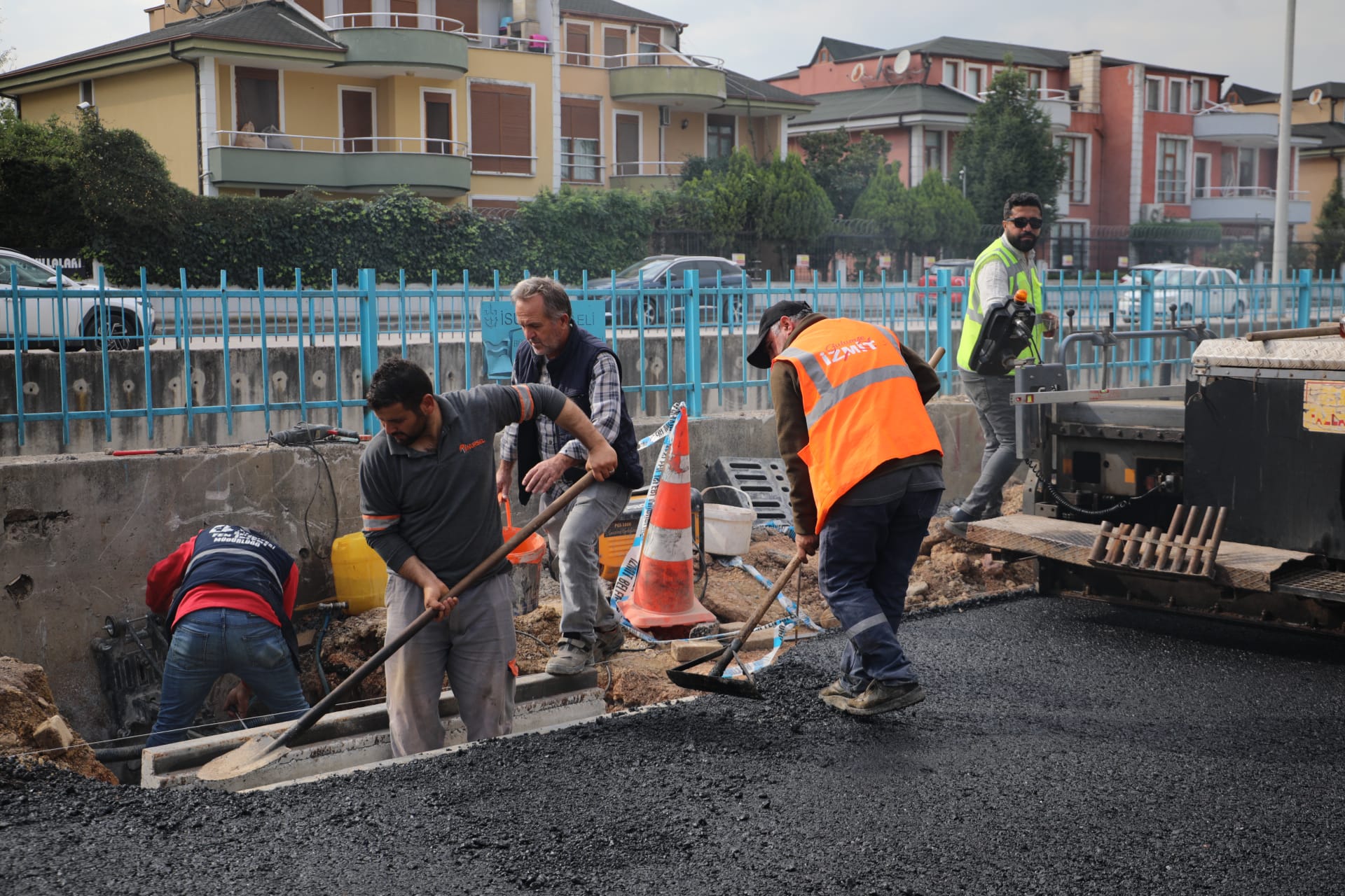 Alikahya Fatih Mahallesi’nde 2300 Ton Asfaltla Yollar Yeniliyor (5)
