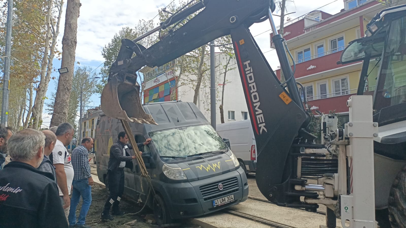 Alikahya'da Tramvay Yolu Üzerinde 1