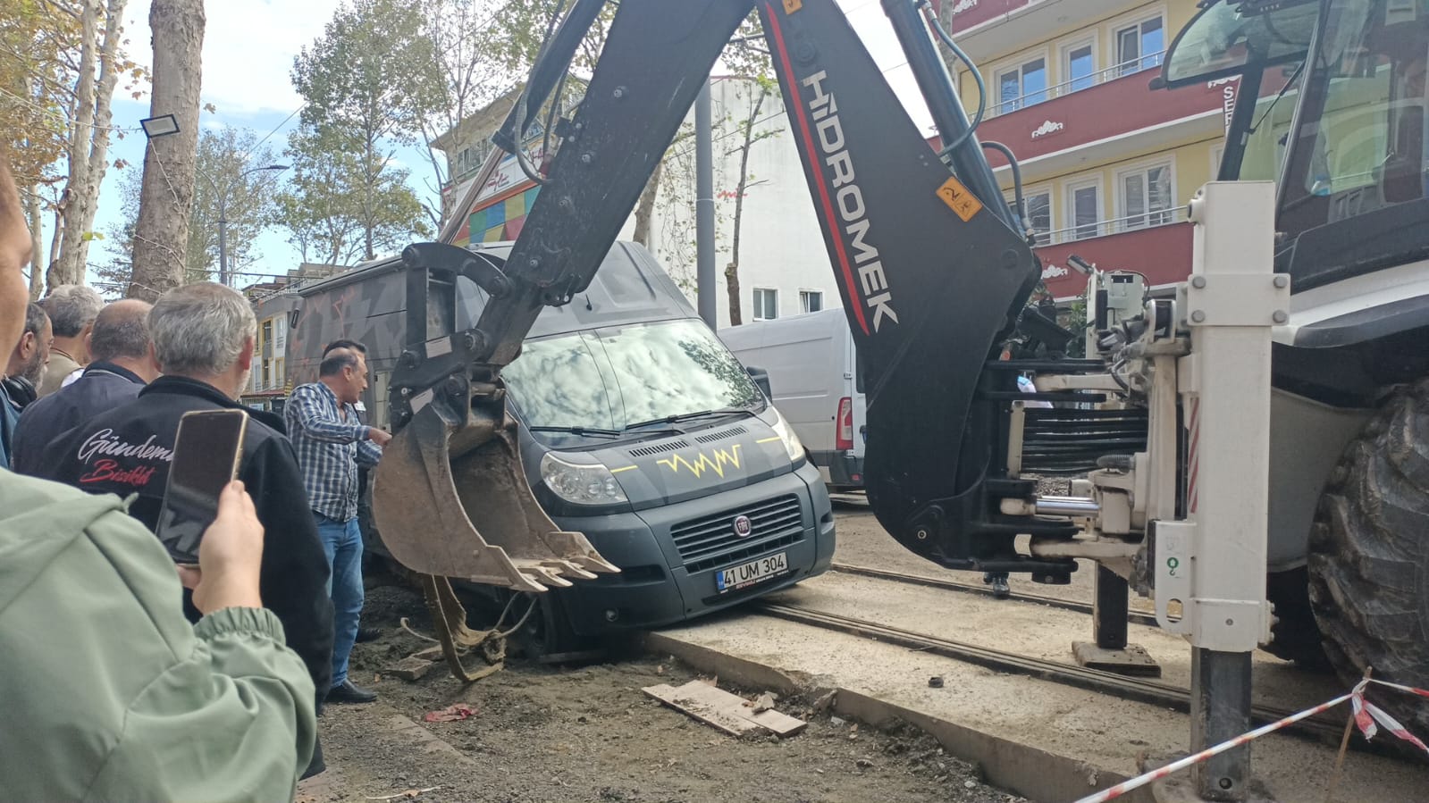 Alikahya'da Tramvay Yolu Üzerinde 2