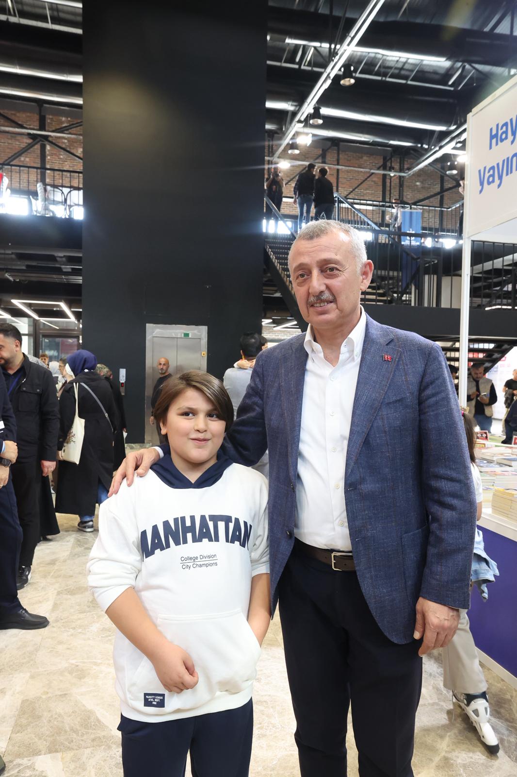 Başkan Büyükakın Kitapseverlerle Buluştu! (1)