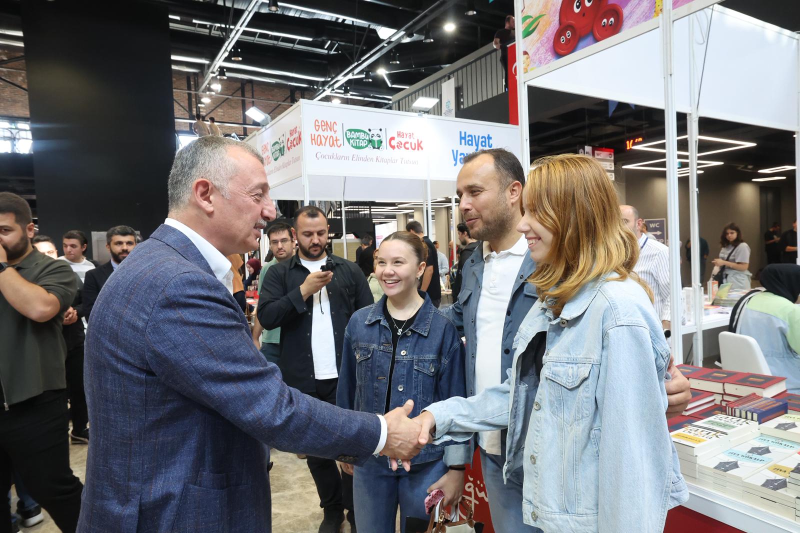 Başkan Büyükakın Kitapseverlerle Buluştu! (2)