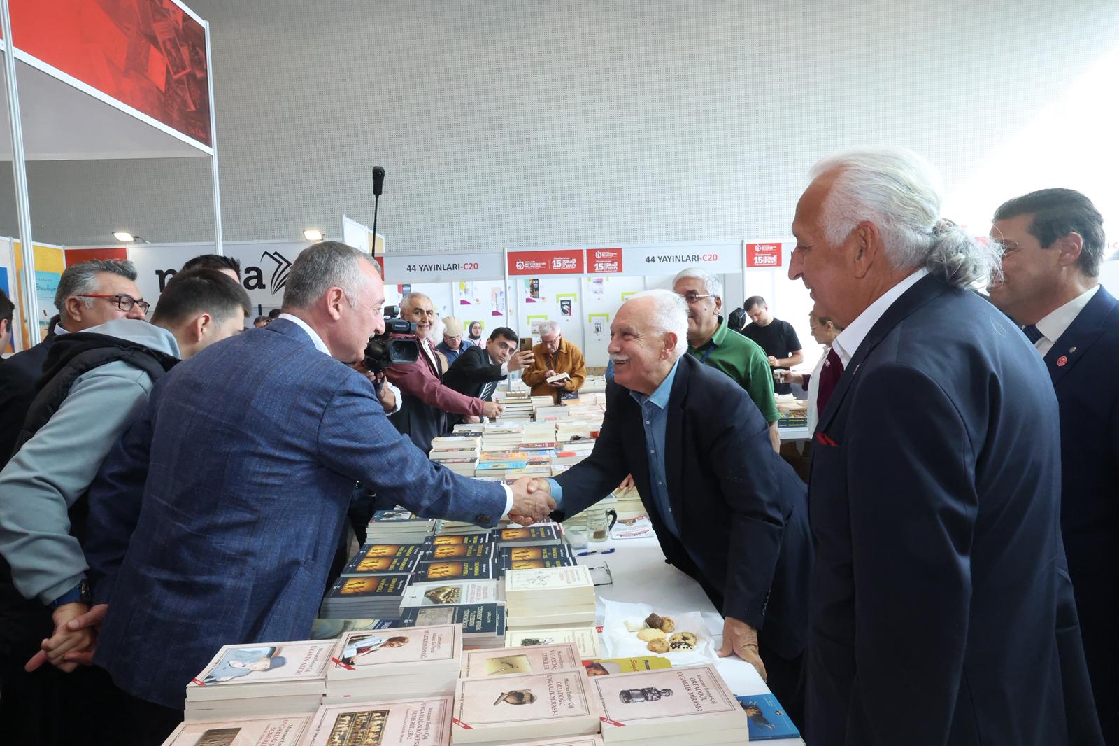 Başkan Büyükakın Kitapseverlerle Buluştu! (5)