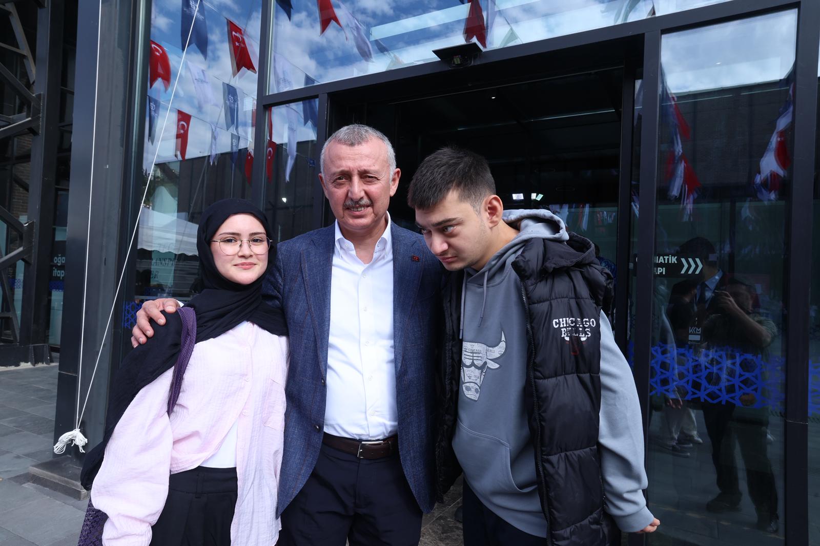 Başkan Büyükakın Kitapseverlerle Buluştu! (6)