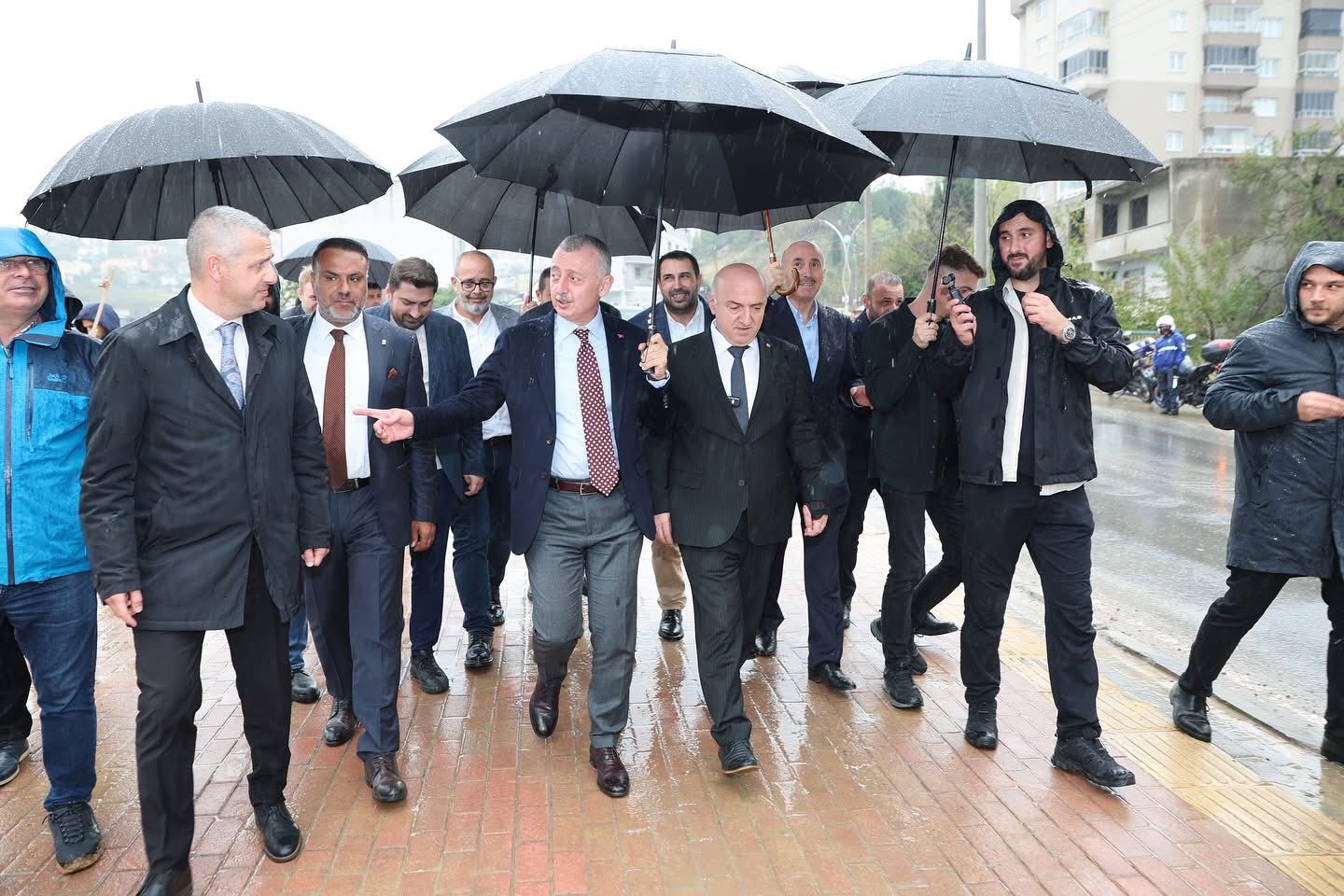 Başkan Büyükakın'dan Sağanak Yağış Altında Denetim (1)