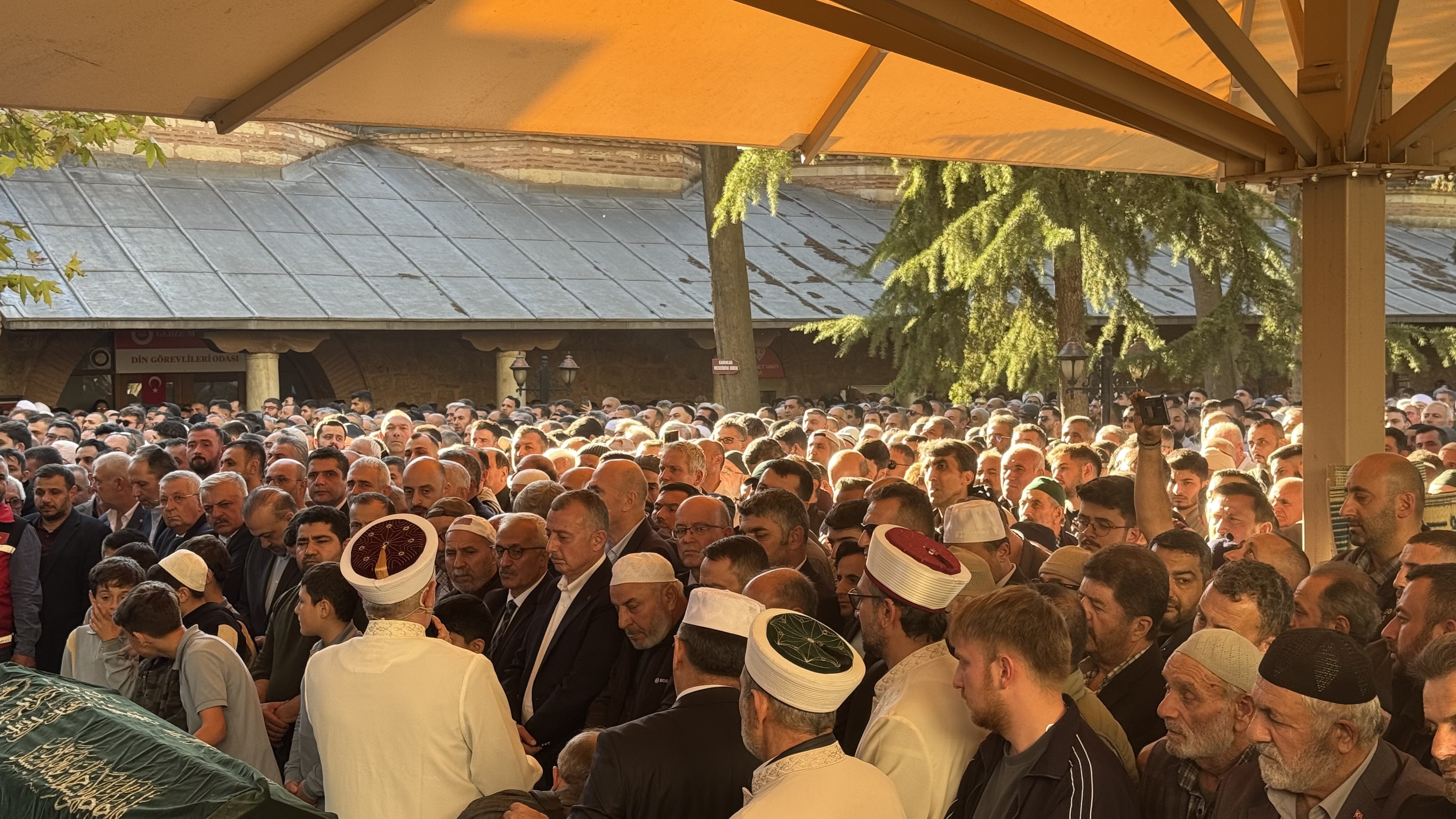 Bilir Ailesi Gözyaşlarıyla Son Yolculuklarına Uğurlandı! 03