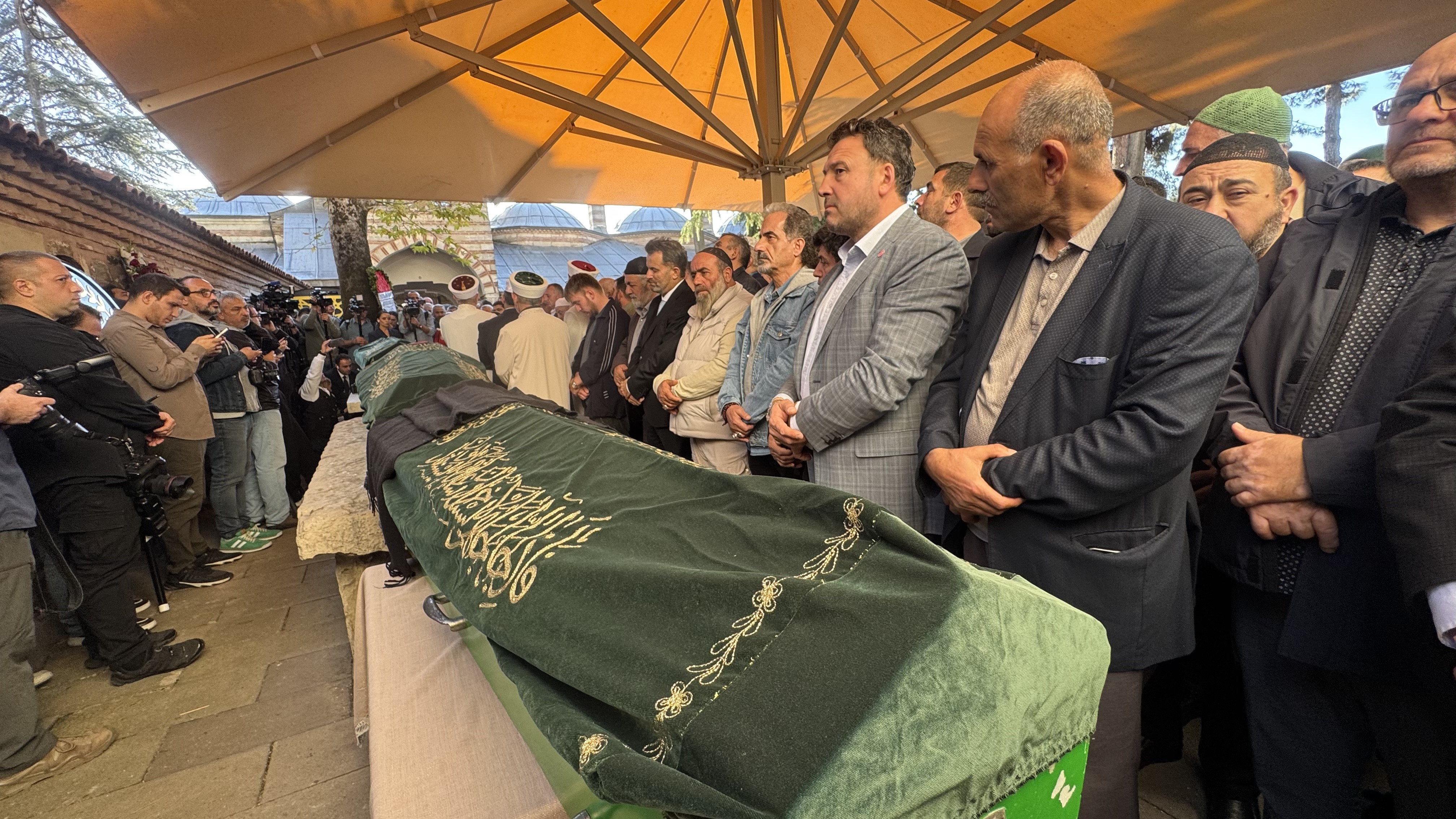 Bilir Ailesi Gözyaşlarıyla Son Yolculuklarına Uğurlandı! 05-1