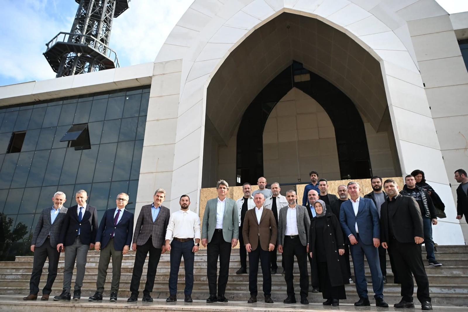 Büyükakın Duyurdu Kartepe Kent Meydanı Camii’nde Sona Yaklaşıldı (1)