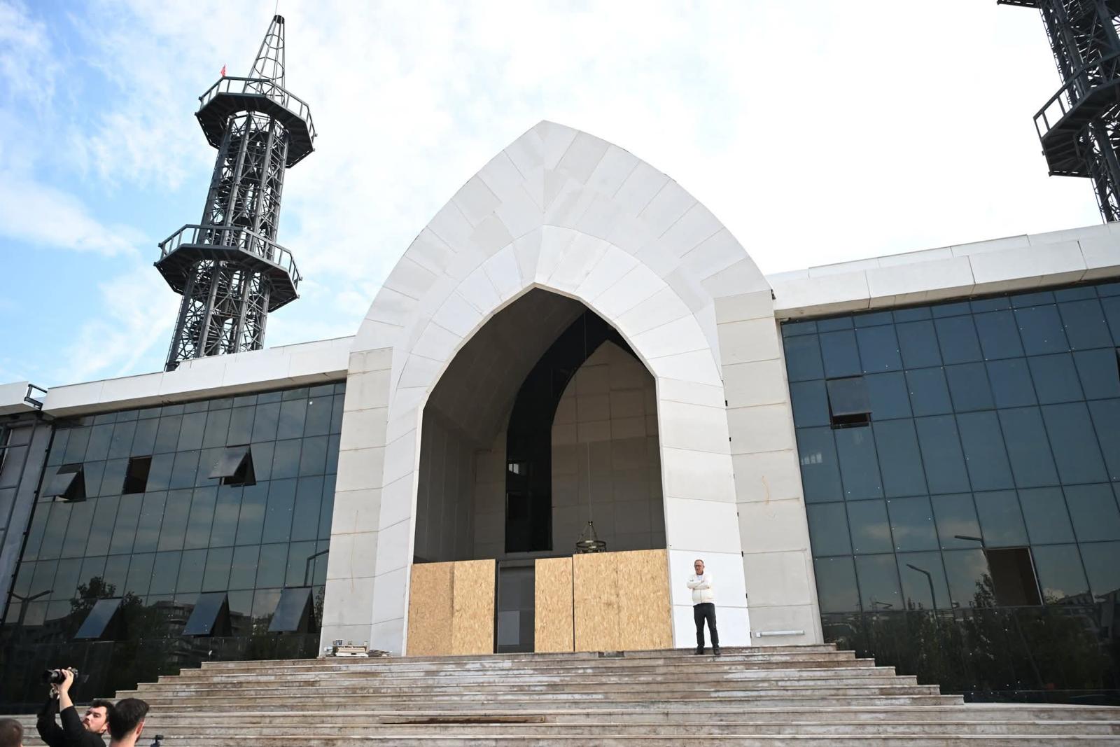 Büyükakın Duyurdu Kartepe Kent Meydanı Camii’nde Sona Yaklaşıldı (3)