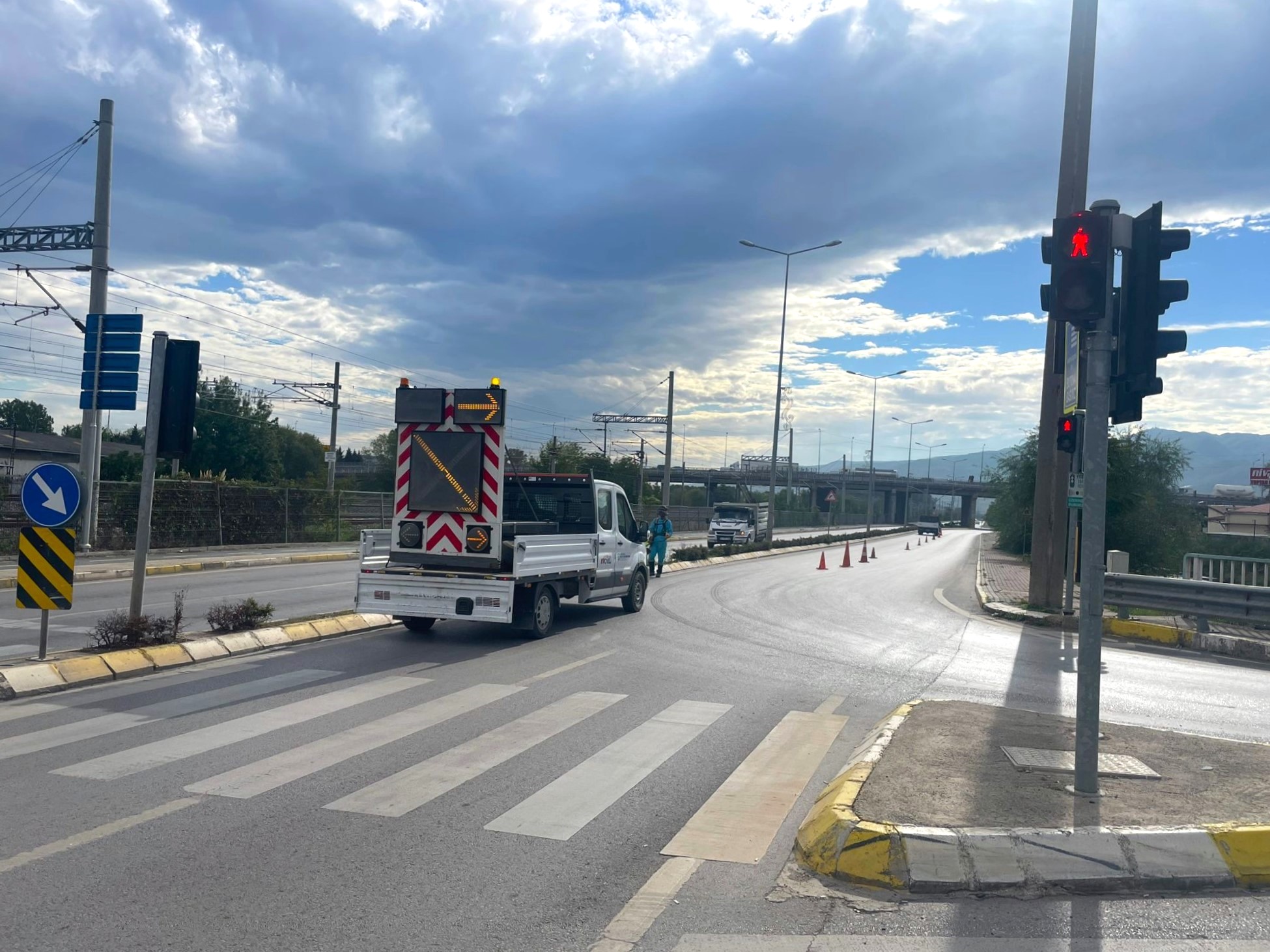 Büyükşehir’den Yeşil Alanlarda Titiz Budama Çalışması (2)