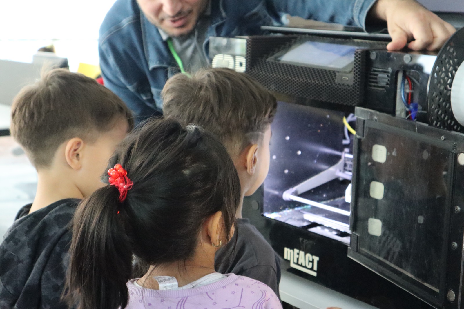 Çınar Çocuk Evleri Öğrencileri 3D Teknolojiyi Deneyimledi (8)