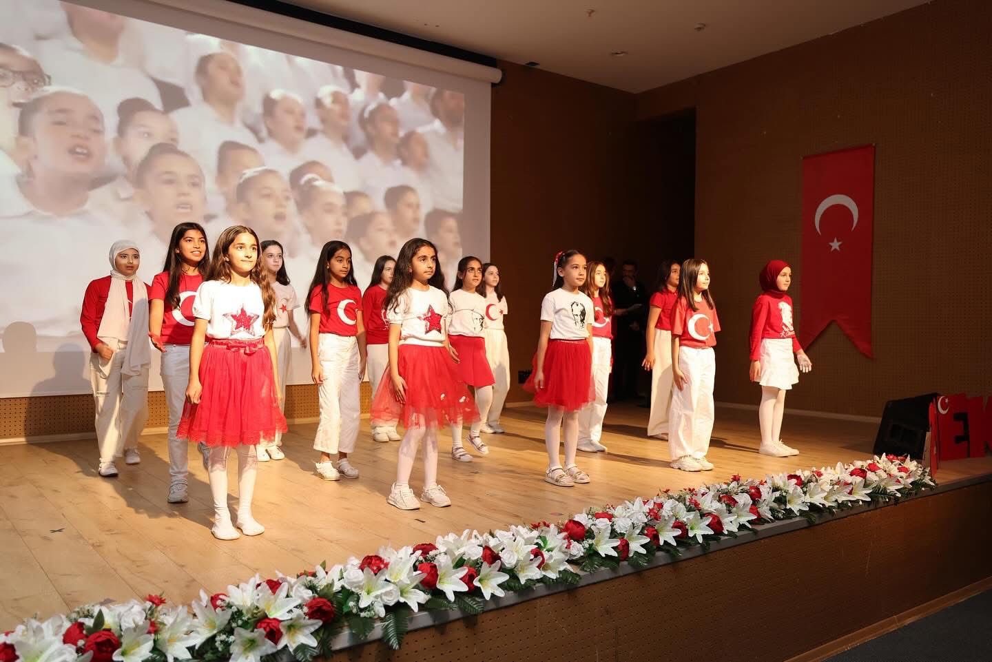 Cumhuriyetin 102. Yılı Dilovası’nda Coşkuyla Kutlandı (6)