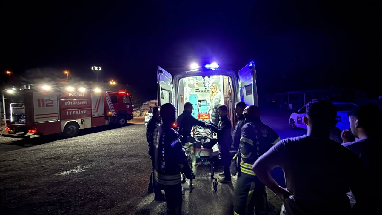 Darıca’da Otomobil Şarampole Devrildi 2 Yaralı (4)