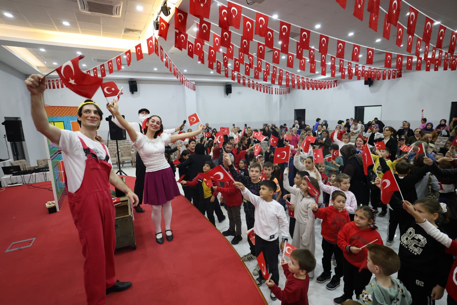 Derince’de Cumhuriyet Coşkusu “Dedemin Mirası Cumhuriyet” Ile Başladı (2)