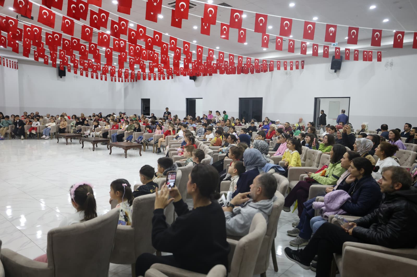 Derince’de Cumhuriyet Coşkusu “Dedemin Mirası Cumhuriyet” Ile Başladı (6)