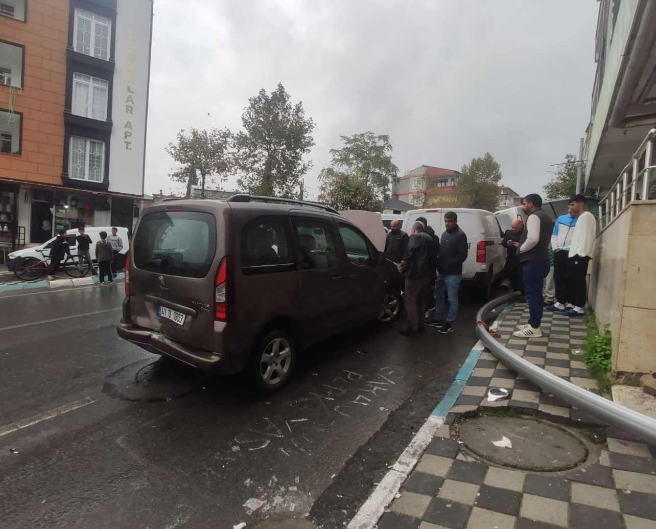Dilovası’nda Freni Boşalan Tanker Zincirleme Kazaya Sebep Oldu! (2)