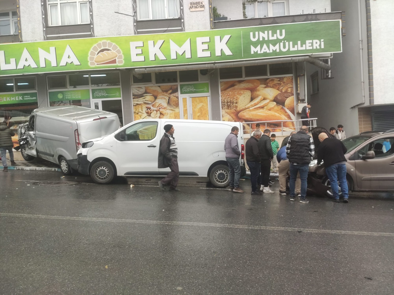 Dilovası’nda Freni Boşalan Tanker Zincirleme Kazaya Sebep Oldu! (3)