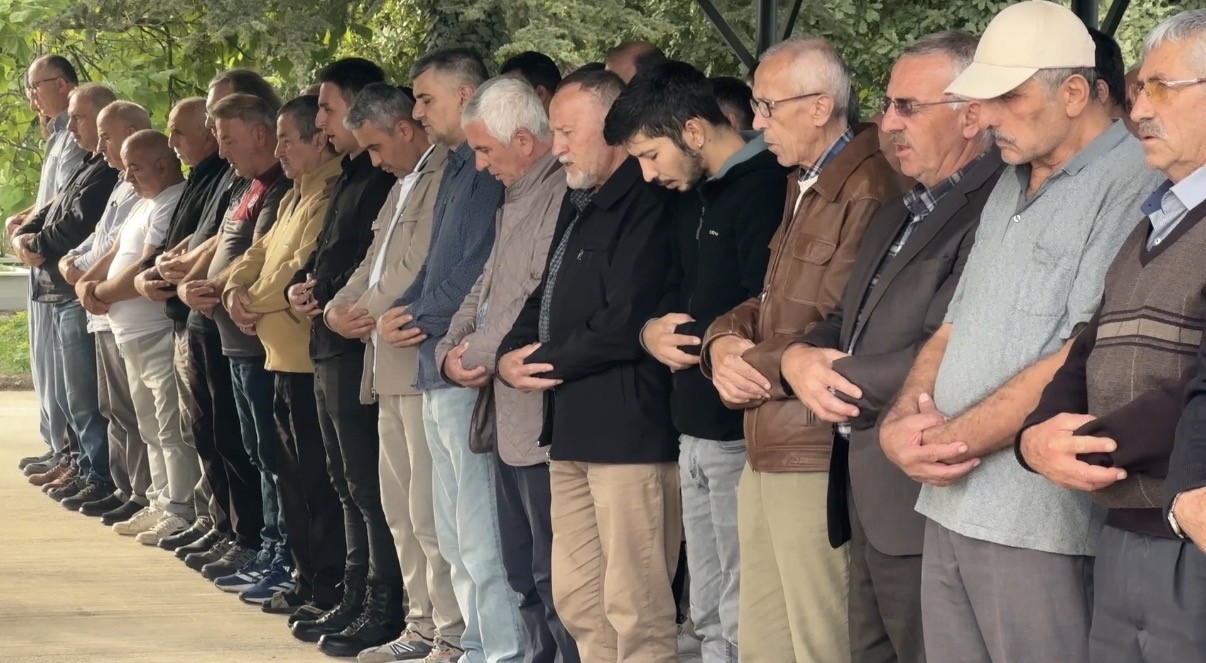 Dilovası’nda Patlamada Hayatını Kaybeden Murat Fırtına, Son Yolculuğuna Uğurlandı (4)